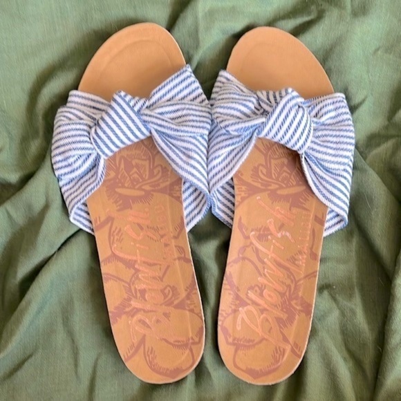 Brand New Blowfish Blue & White Striped Nautical Print Knot Bow Slides Sandals - Picture 7 of 13